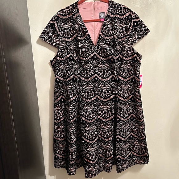 NWT VINCE CAMUTO Plus Size Flocked Fit & Flare Dress - Size 20 W - Picture 5 of 10